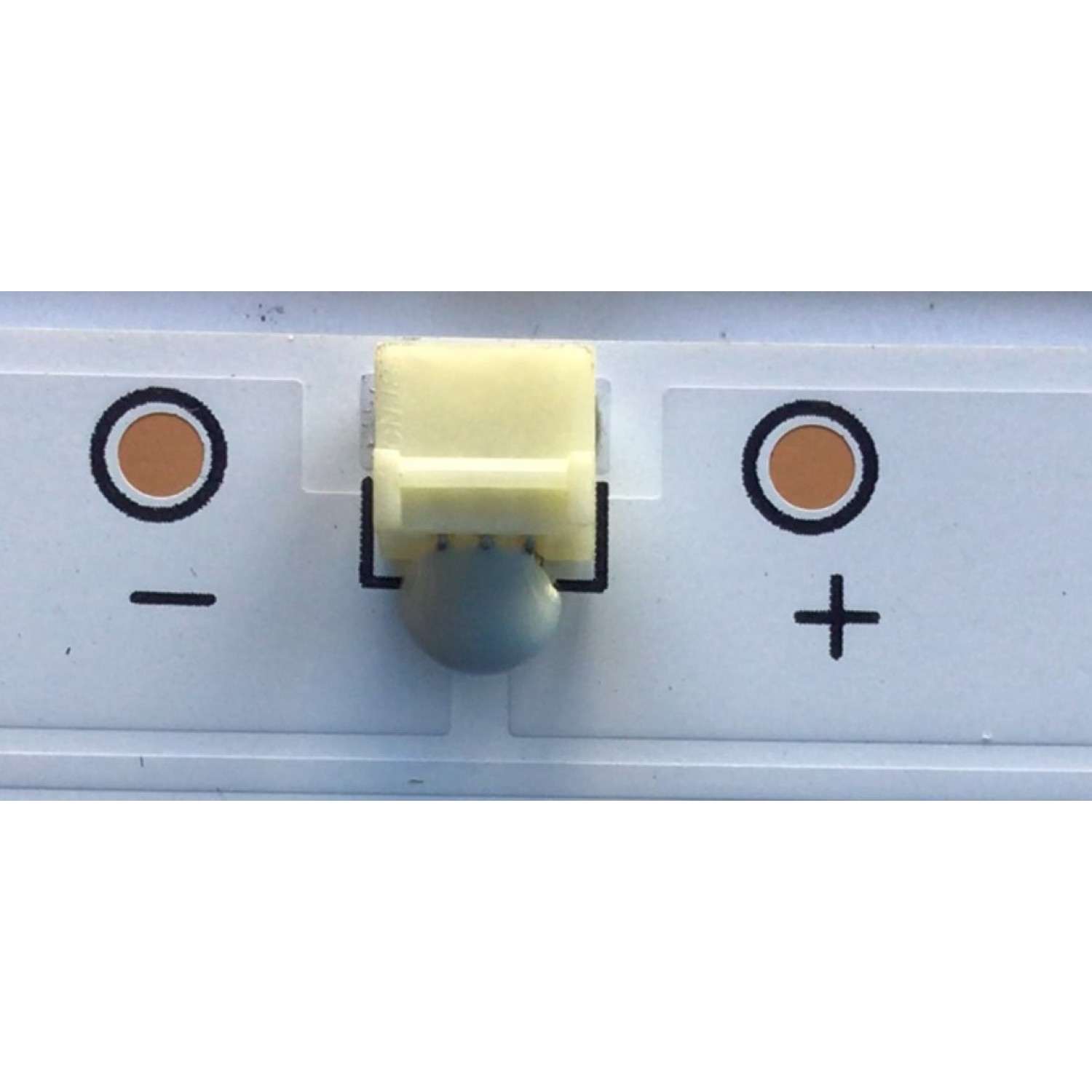KIT DE LED'S PARA TV TOSHIBA ( 2 PZ ) / NUMERO DE PARTE RF-FU320011SE30-0501B A5 / 7836-568011-02800011 / 2E210H4 000 970286 R9720 G138F 1 / PANEL K320WD86 / MODELO 32L310U20 - Imagen 4